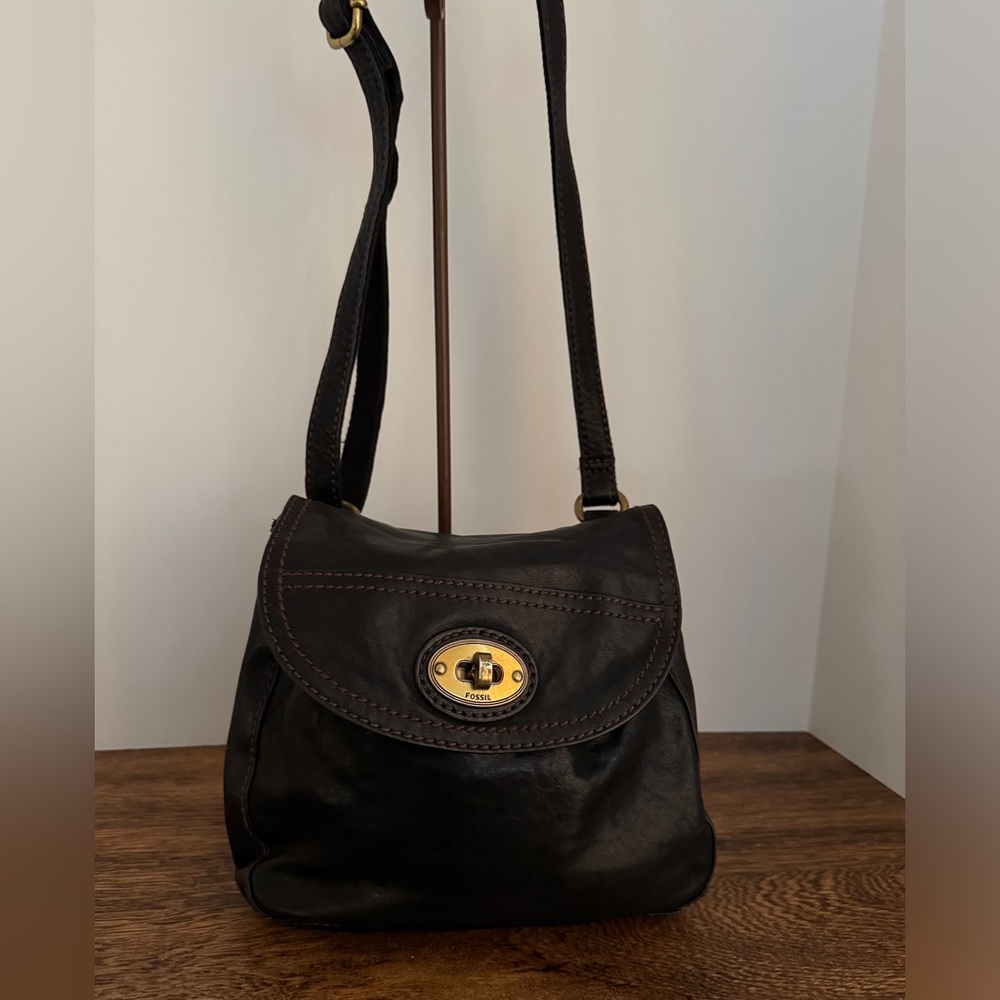Fossil Carson black leather brasstone turnlock Y2K crossbody purse ZB5057
